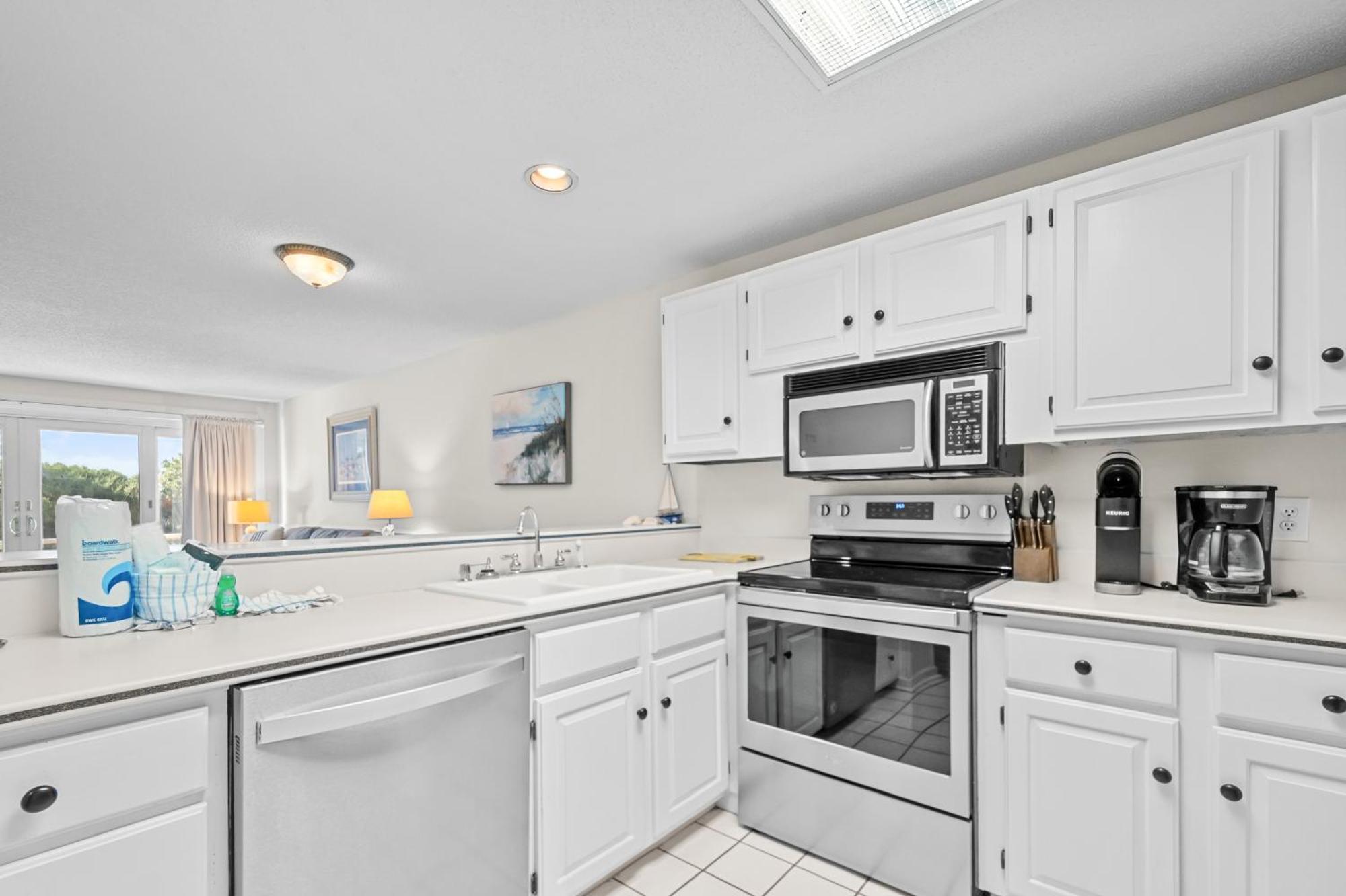 Beachwalk Pine Knoll Shores Room photo